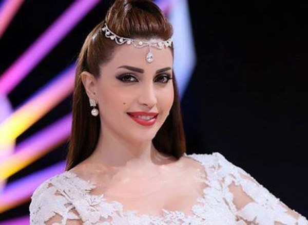 بالصور.. نسرين طافش تلبي دعوة جويل لإطلاق مستحضرات جديدة