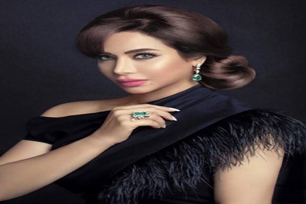 بالفيديو.. لجين عمران تخلع حذاءها مباشرة على الهواء.. ما السبب؟!