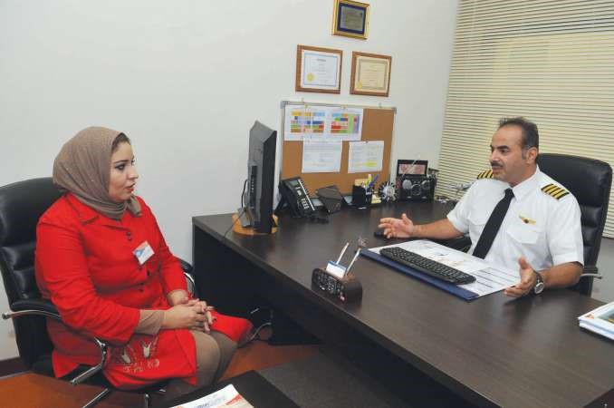 الكابتن عبدالحميد الرفاعي متحدثا الى الزميلة الاء خليفة ﻿
