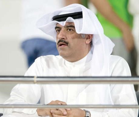 رئيس نادي الكويت عبدالعزيز المرزوق يتابع المباراة﻿