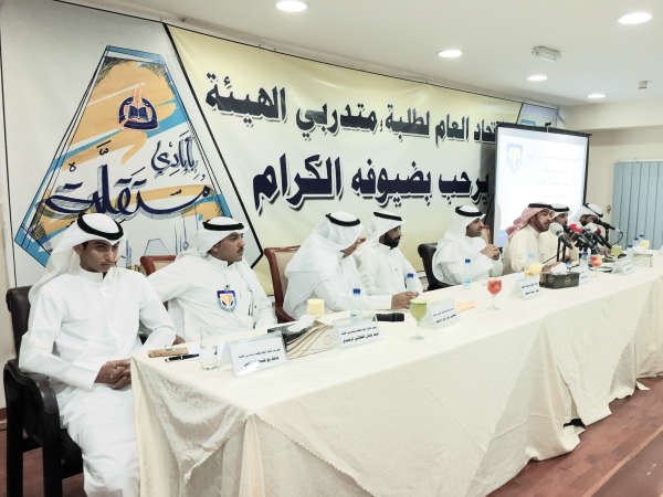 المتحدثون في الندوة