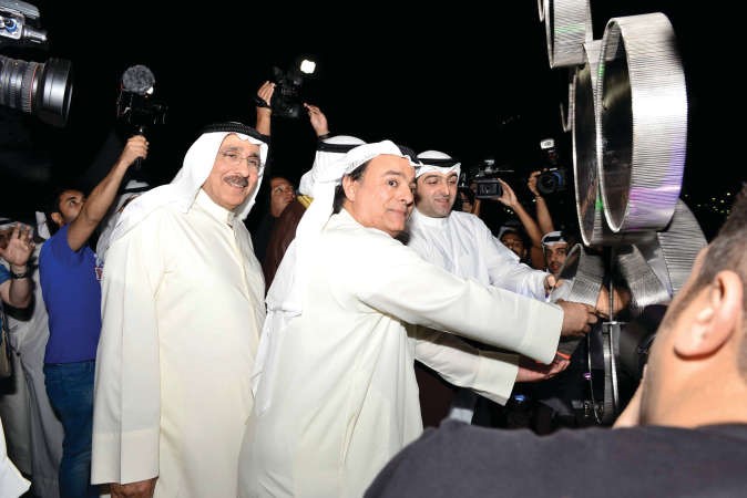 الوزيران ياسر ابل واحمد الجسار وصلاح المضف خلال وضع حجر الاساس للمبنى الجديد لبنك الائتمان﻿