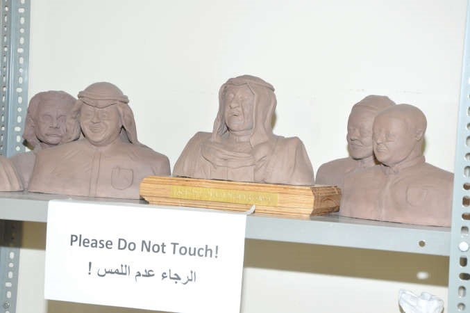 منحوتات منها لصاحب السمو الامير ﻿