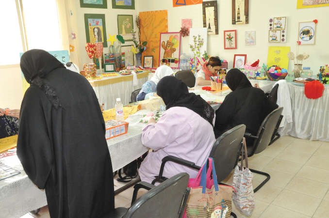 في ورشة التطريز والاشغال اليدوية ﻿