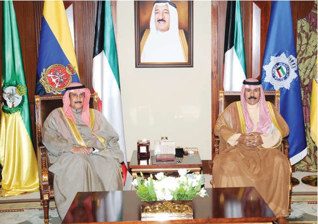 سمو ولي العهد الشيخ نواف الاحمد مستقبلا الشيخ د ابراهيم الدعيج﻿