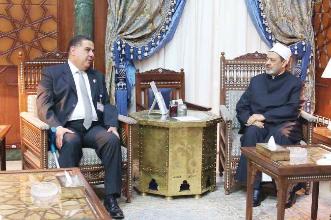 الامام الاكبر اداحمد الطيب مستقبلا دشريف ابوالنجا ﻿