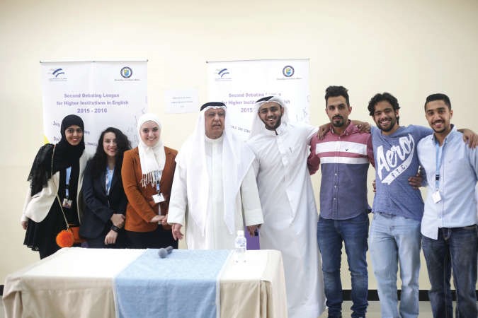 طالبات «الأمريكية» وطلاب «الخليج» إلى نهائي دوري مناظرات الجامعة