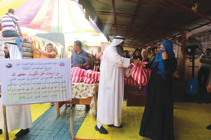 جانب من توزيع المساعدات في الفلبين
