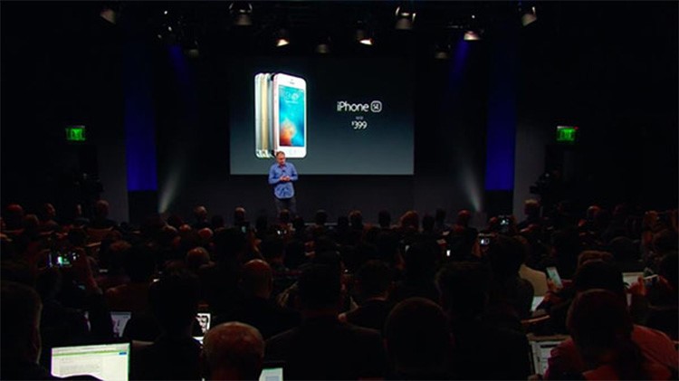 بالفيديو والصور.. آبل تكشف عن الآيفون الصغير iPhone SE