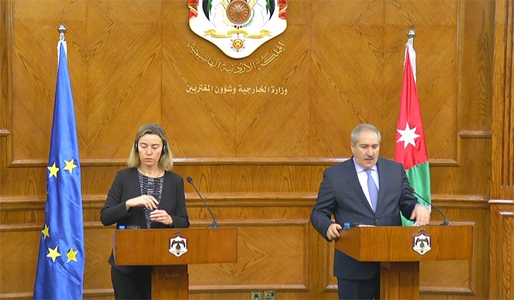 وزيرة خارجية أوروبا تقطع مؤتمرا صحفيا بعمّان وتبكي على هجمات بروكسل: يوم حزين جداً لأوروبا