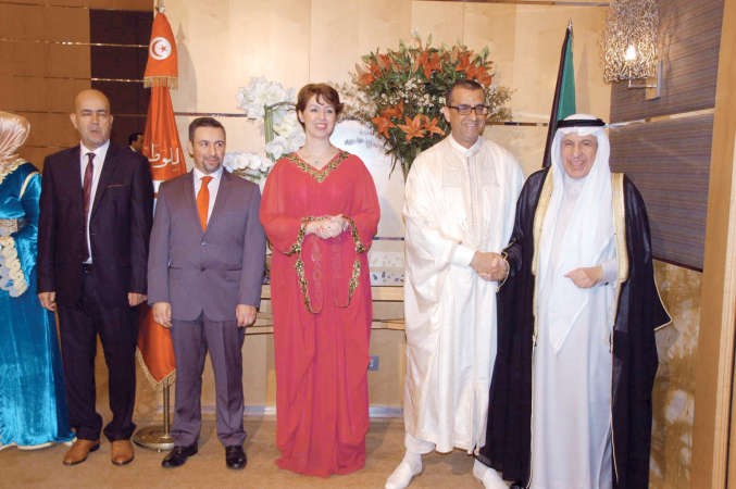 السفير السعودي دعبدالعزيز الفايز مقدما التهاني ﻿