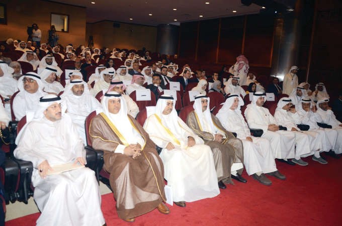 وزير التجارة والصناعة د يوسف العلي وسالم الاذينة ونايف اللافي خلال ندوة تقييم المنافسة في قطاع الاتصالات في الكويت﻿