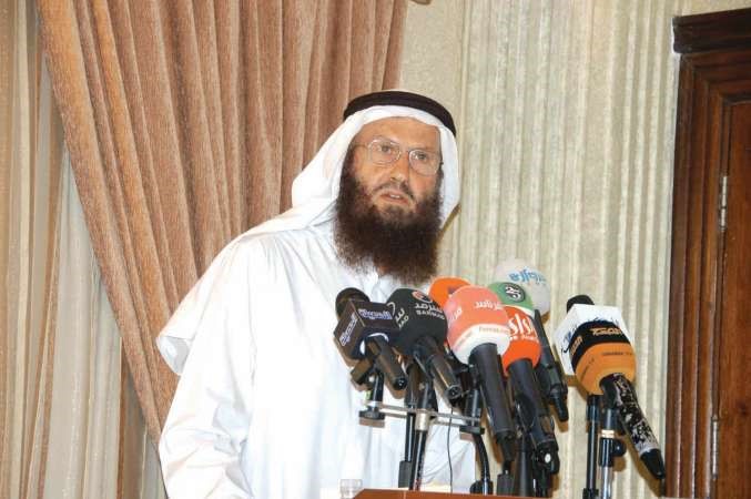خالد السلطان متحدثا في الندوة﻿