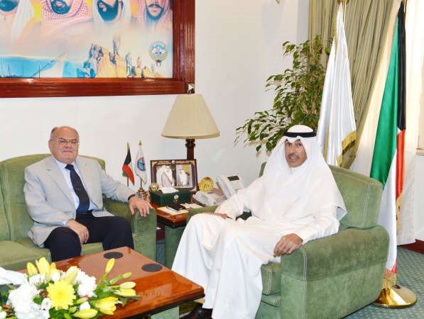 الشيخ فواز الخالد مستقبلا السفير اللبناني دخضر حلوة ﻿