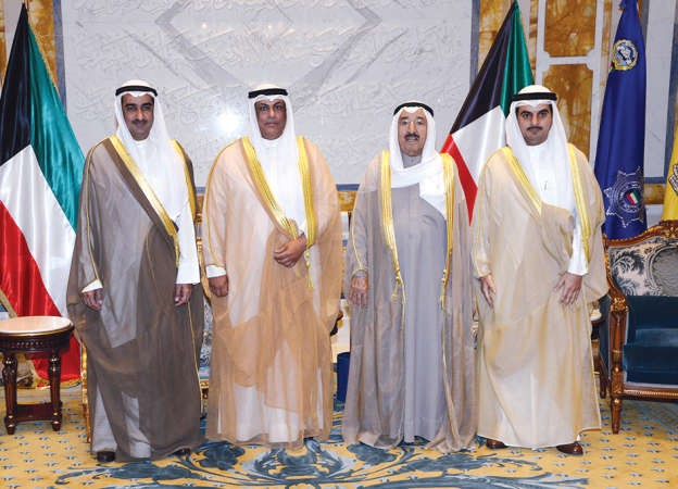 صاحب السمو الامير خلال استقباله د يوسف العلي ود محمد السهلي وعيد الرشيدي ﻿