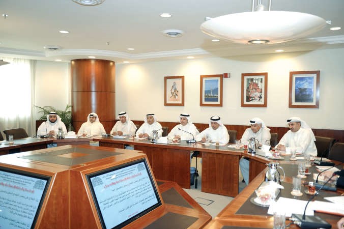 فهد الجوعان مترئسا اعمال اللجنة خلال الاجتماع بقيادات المرور