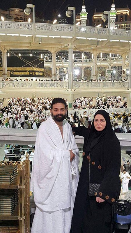بالصور.. إلهام شاهين تؤدي مناسك العمرة