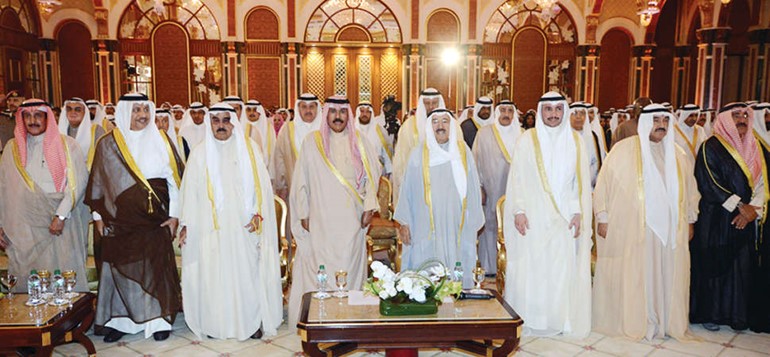 صاحب السمو الامير الشيخ صباح الاحمد وسمو ولي العهد الشيخ نواف الاحمد ومرزوق الغانم والشيخ فيصل السعود وسمو الشيخ ناصر المحمد وسمو رئيس الوزراء الشيخ جابر المبارك والشيخ دابراهيم الدعيج خلال الحفل ﻿