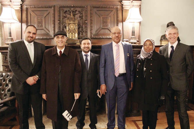 عبدالله البصري وعدد من الحضور خلال ورشة العمل﻿