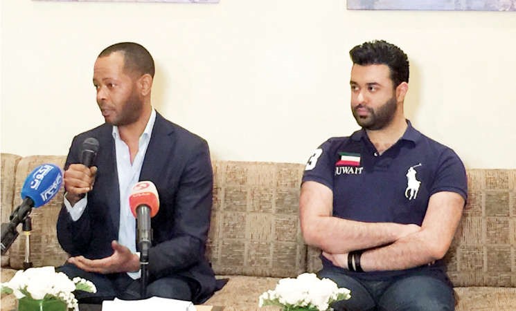 المخرج محمد دحام الشمري والكاتب فهد العليوة اثناء الندوة﻿