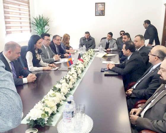  يعقوب الصانع خلال الاجتماع مع الوزيرة الارمينية اربينه هوفنسيان 