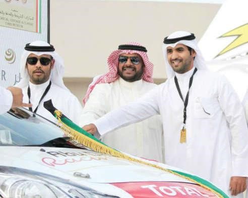 الشيخ احمد المنصور والشيخ علي الفواز والشيخ عذبي النايف في انطلاق الرالي السابق ﻿