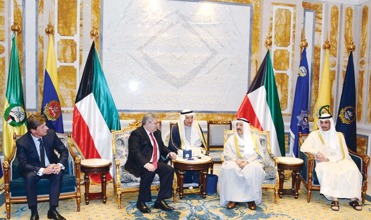 صاحب السمو خلال استقباله رئيس برلمان جورجيا بحضور مرزوق الغانم ﻿
