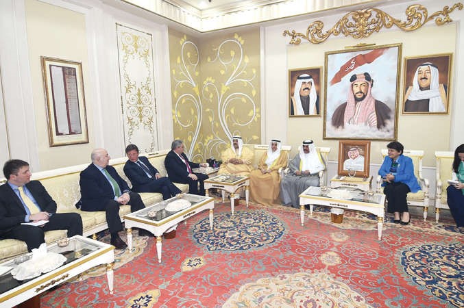 سمو الشيخ ناصر المحمد مستقبلا رئيس برلمان جورجيا دافيد اوسوباشفيلي بحضور د رشا الصباح ود اسماعيل الشطي﻿