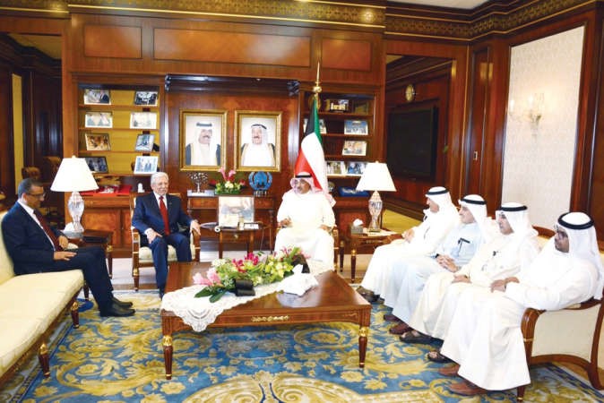الشيخ صباح الخالد خلال لقائه د الطيب البكوش ﻿