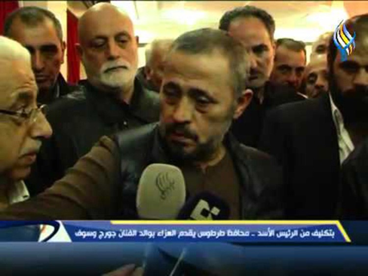 بالفيديو.. غزل متبادل بين ممثل بشار الأسد وجورج وسوف في عزاء والده