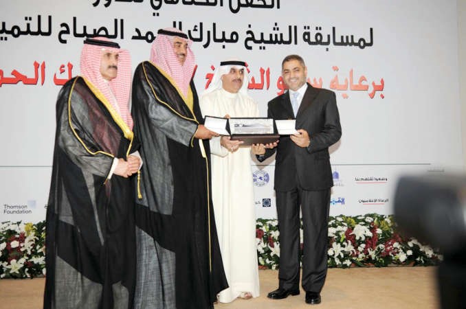 الزميل شريف حمدي يتسلم جائزة المركز الاول عن قسم التقرير الصحافي لفئة العموم﻿