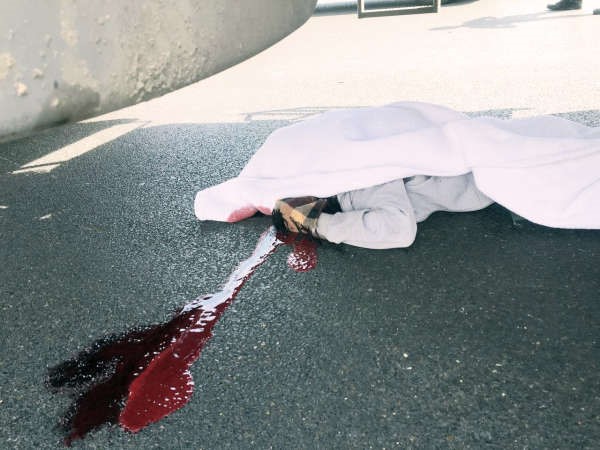 دماء الاسيوي على الاسفلت﻿