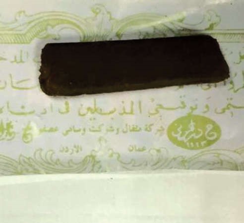 قطعة الحشيش التي ضبطت بحوزة المحاسب العربي﻿