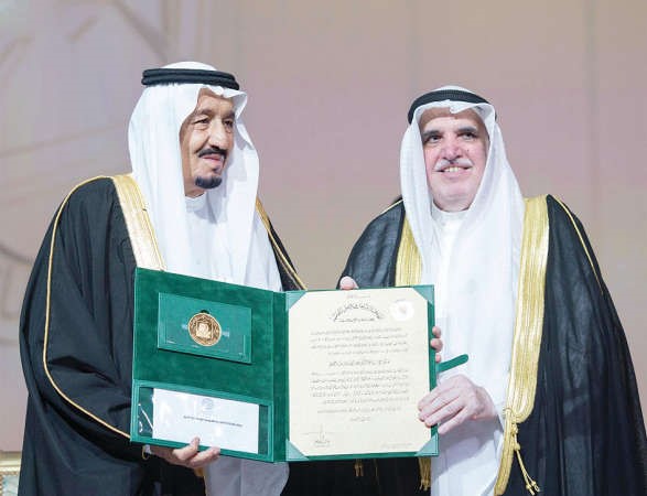 خادم الحرمين الشريفين الملك سلمان بن عبدالعزيز مكرما د عبدالله الغنيم	 واس﻿