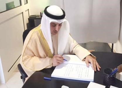 السفير الشيخ داحمد ناصر المحمد يوقع في سجل التعازي ﻿