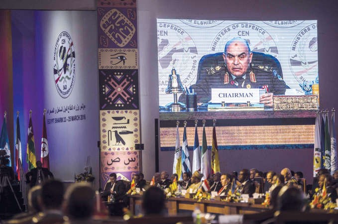 القائد العام وزير الدفاع والانتاج الحربي المصري الفريق اول صدقي صبحي يلقي كلمته خلال افتتاح مؤتمر وزراء دفاع دول تجمع الساحل والصحراء في شرم الشيخ امس افپ
