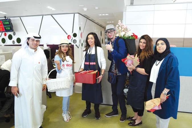 الفريق المشارك في تكريم الامهات في عيدهن