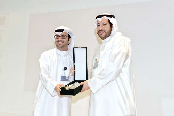 الشيخ عبدالله الحمود يكرم زين