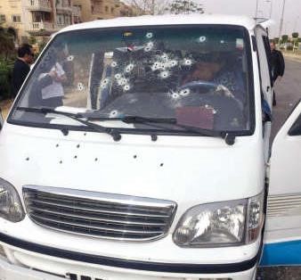السيارة التي استقلها التشكيل العصابي بعد تعرضها لاطلاق النار من قبل الشرطة