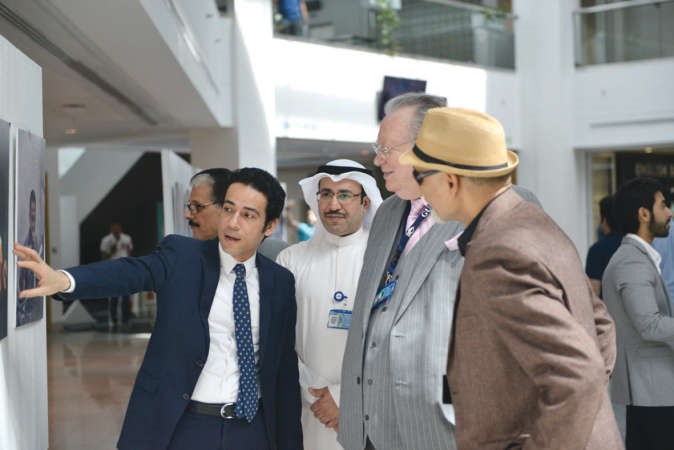 د نبيل بهجت يعلق على بعض الصور المعروضة ﻿