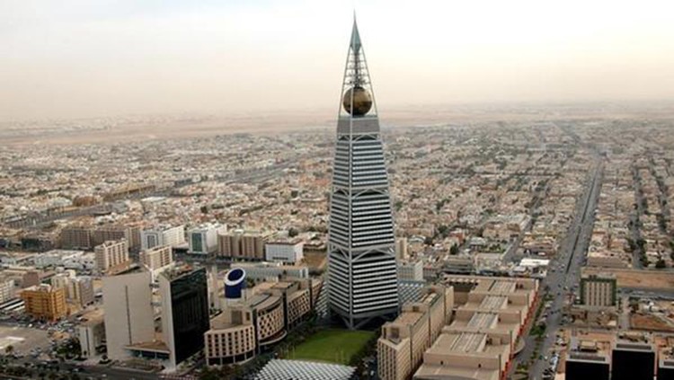 أم بكامل قواها العقلية تخنق طفلها بسلك كهربائي حتى الموت في الرياض 