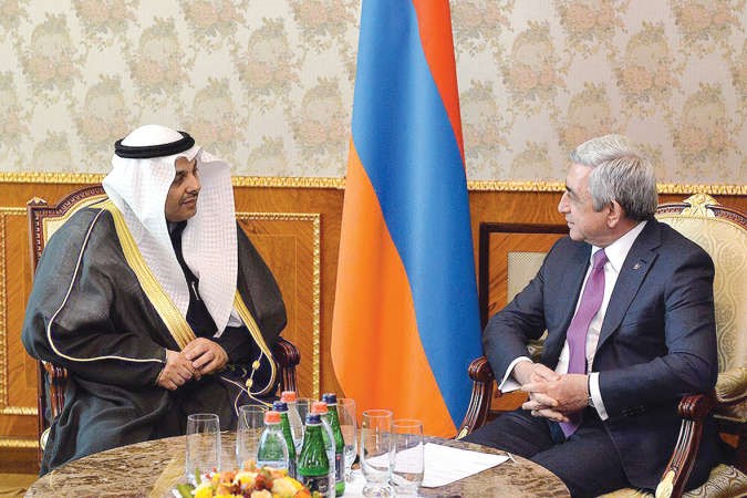يعقوب الصانع اثناء لقائه رئيس ارمينيا سيرج سركيسيان﻿