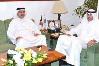الشيخ فواز الخالد مستقبلا القنصل مالك الوزان