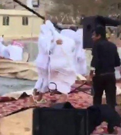 بالفيديو.. عرس في رأس الخيمة كاد يتحول لكارثة بعد هبوط ضيف بطائرته الخاصة !