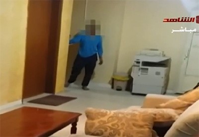 بالفيديو.. كويتية تفضح صالون نسائي لحظة دخول رجل على النساء : شلون تدش واحنا مفاصيخ نسوي سوالف حريم
