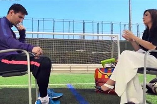بالفيديو.. تبرع ميسي بحذائه لمصر يثير جدلاً بين نجوم الكرة!