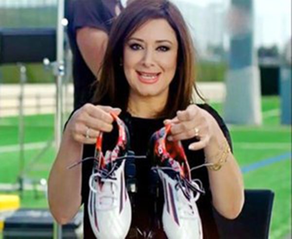 بالفيديو.. تبرع ميسي بحذائه لمصر يثير جدلاً بين نجوم الكرة!