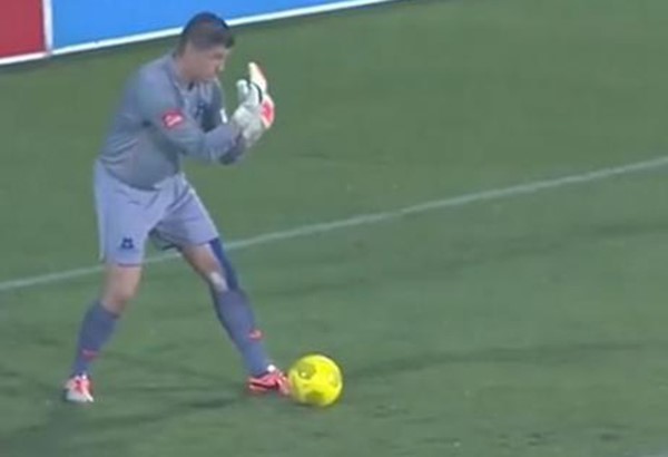 بالفيديو.. حارس مجنون في ملاعب جنوب إفريقيا