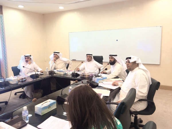 عادل الميع مترئسا اجتماع اللجنة
