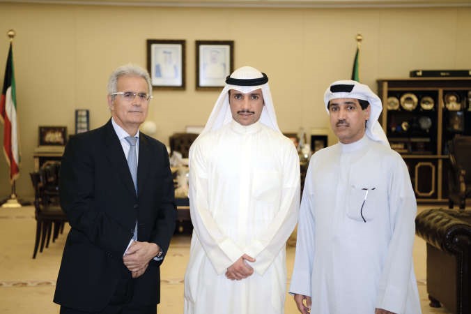 رئيس مجلس الامة مرزوق الغانم مع البروفيسور بارتميو ودمحمد خليل 
